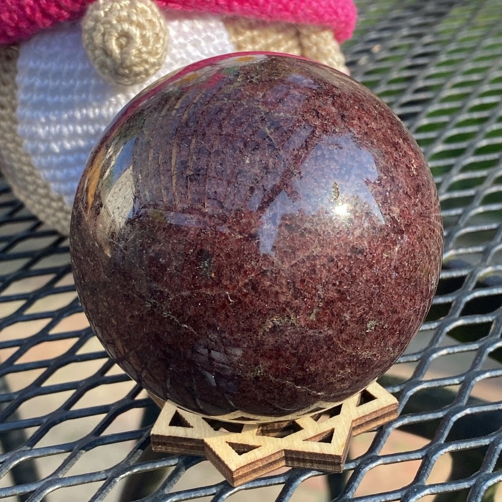 Red Garnet Sphere - Picture 4 of 9